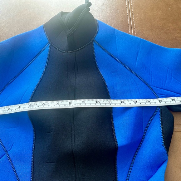 Custom made Wetsuit - Picture 5 of 7